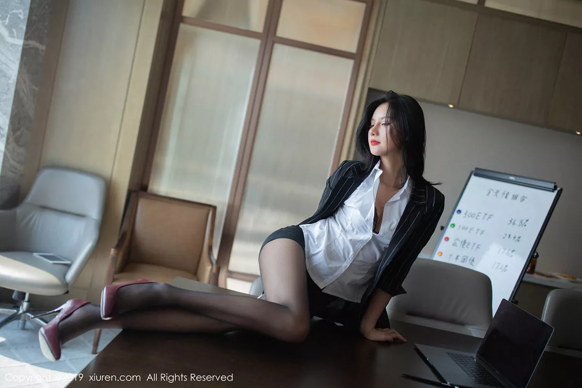 [XiuRen秀人网]第1750期就是阿朱啊写真-秀人资源网